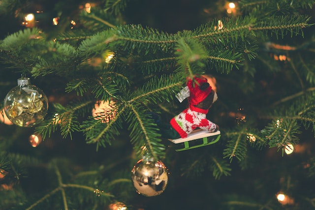 eco-friendly-unlit-artificial-christmas-trees-2